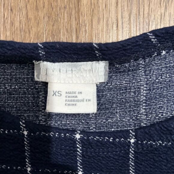 Cooperative Women’s Size Small Navy Blue Tank Top Cropped Grid Plaid Knit Shirt - Picture 2 of 3